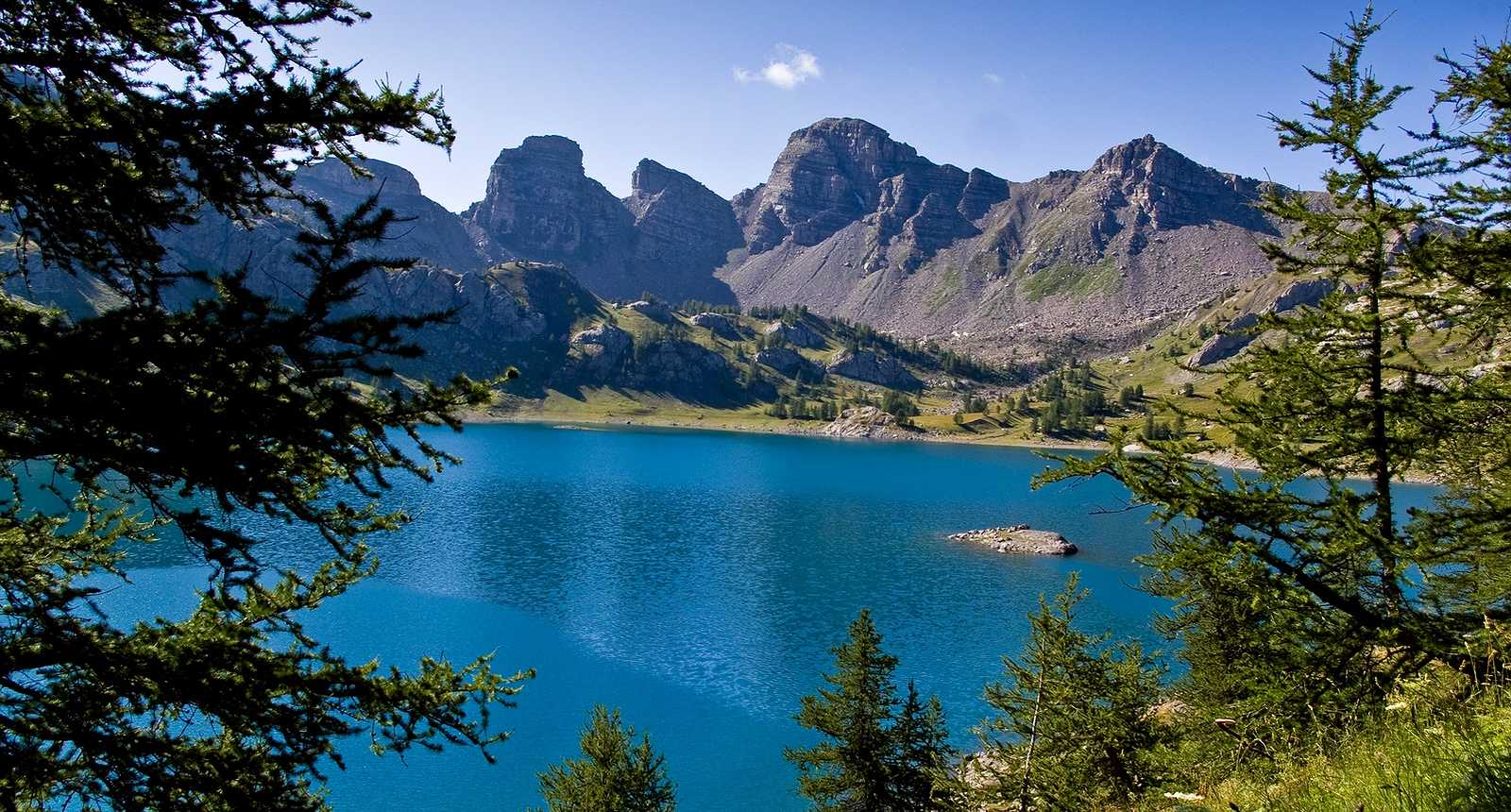 4 le lac d allos dans le parc naturel du mercantour